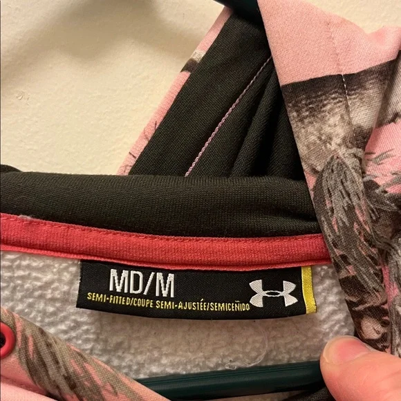 Under Armour Pink and Camo Hoodie size large - Picture 2 of 10